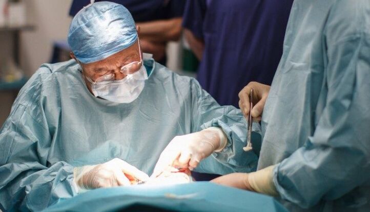 Chirurgie fir d'Vitrektomie vum Auge ze läschen (Vitrektomie)